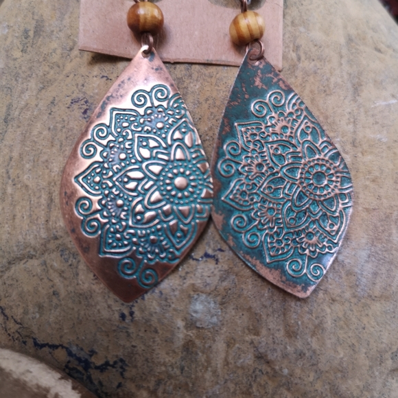 FREE WITH PURCHASE. Earrings - Picture 1 of 2